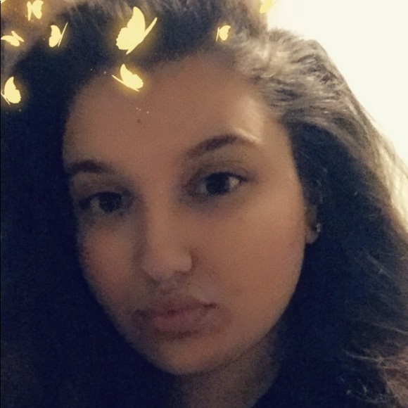 Meet your Posher, Julissa - Picture 1 of 1